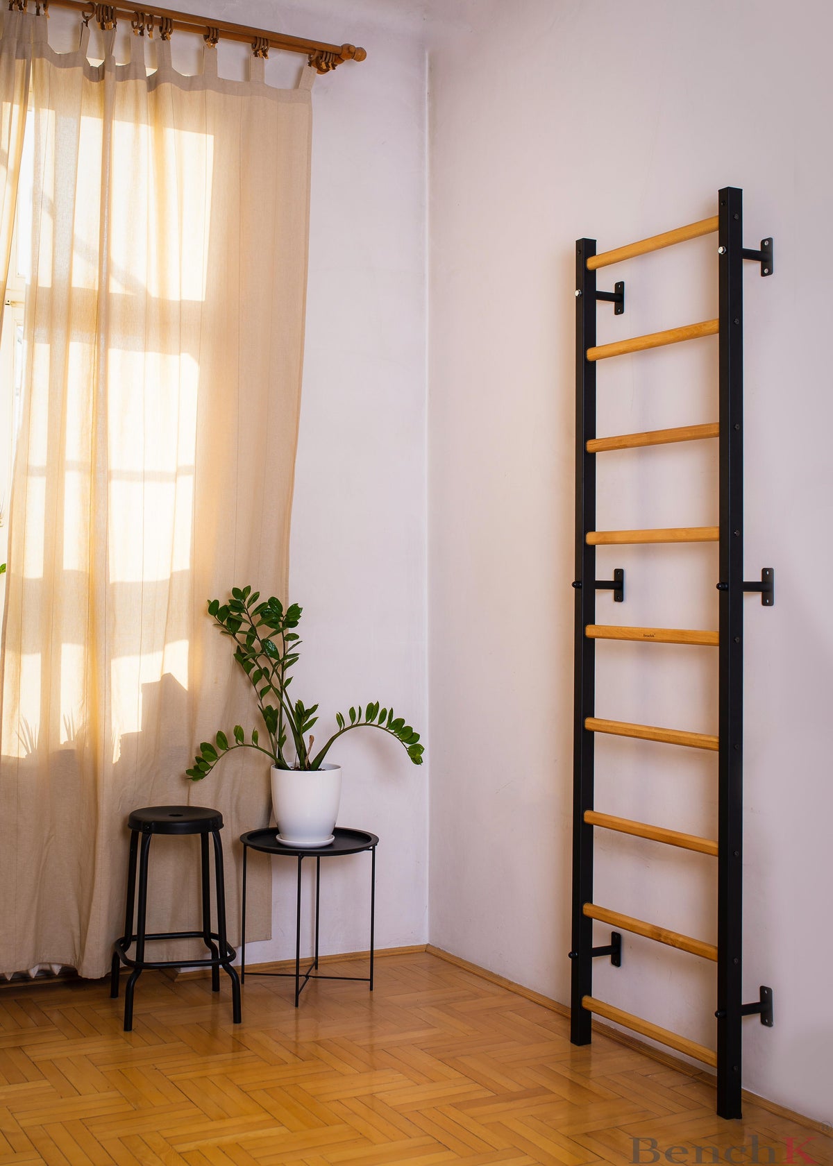 BenchK 700w wall bars