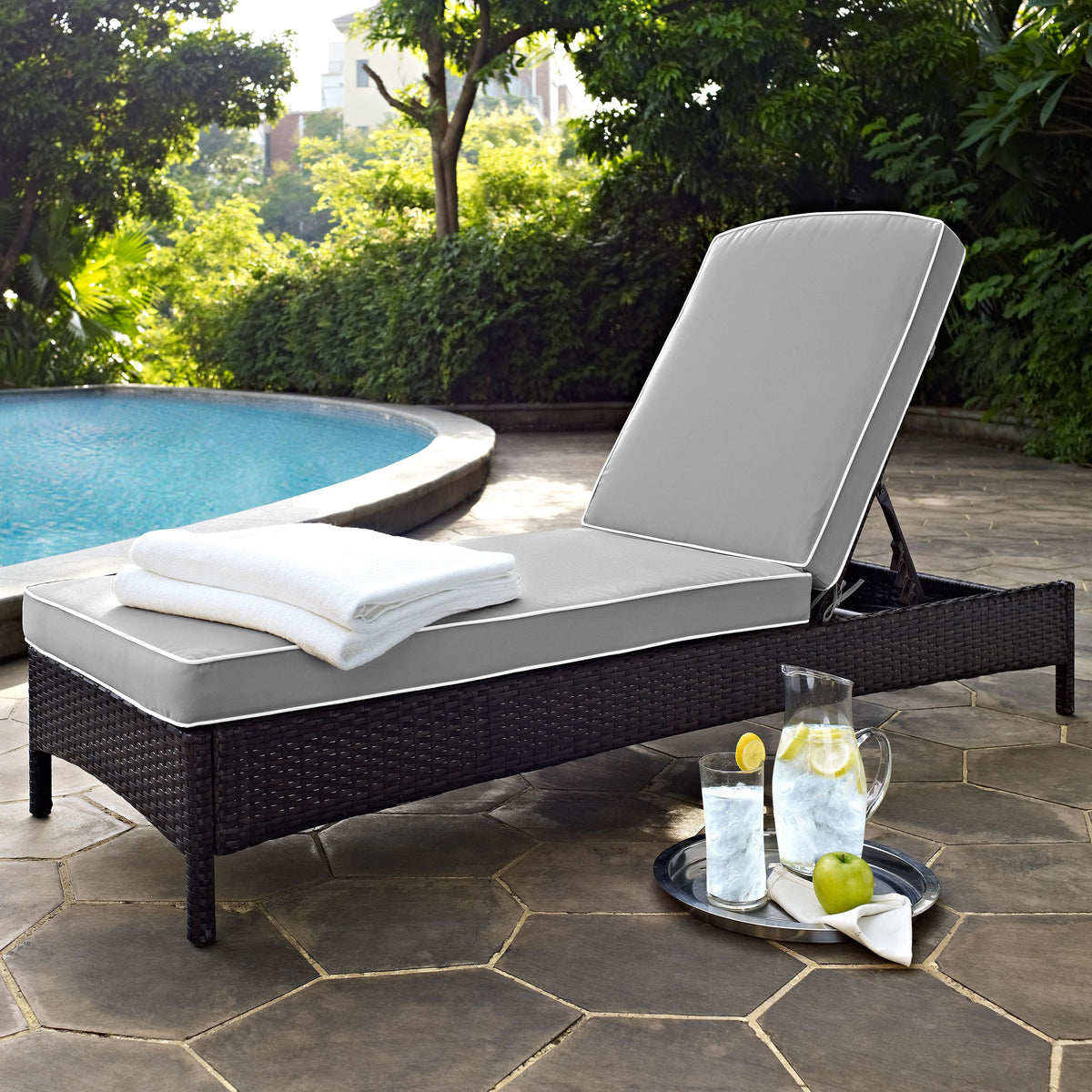 Crosley Outdoor Palm Harbor Wicker Outdoor Chaise Lounge