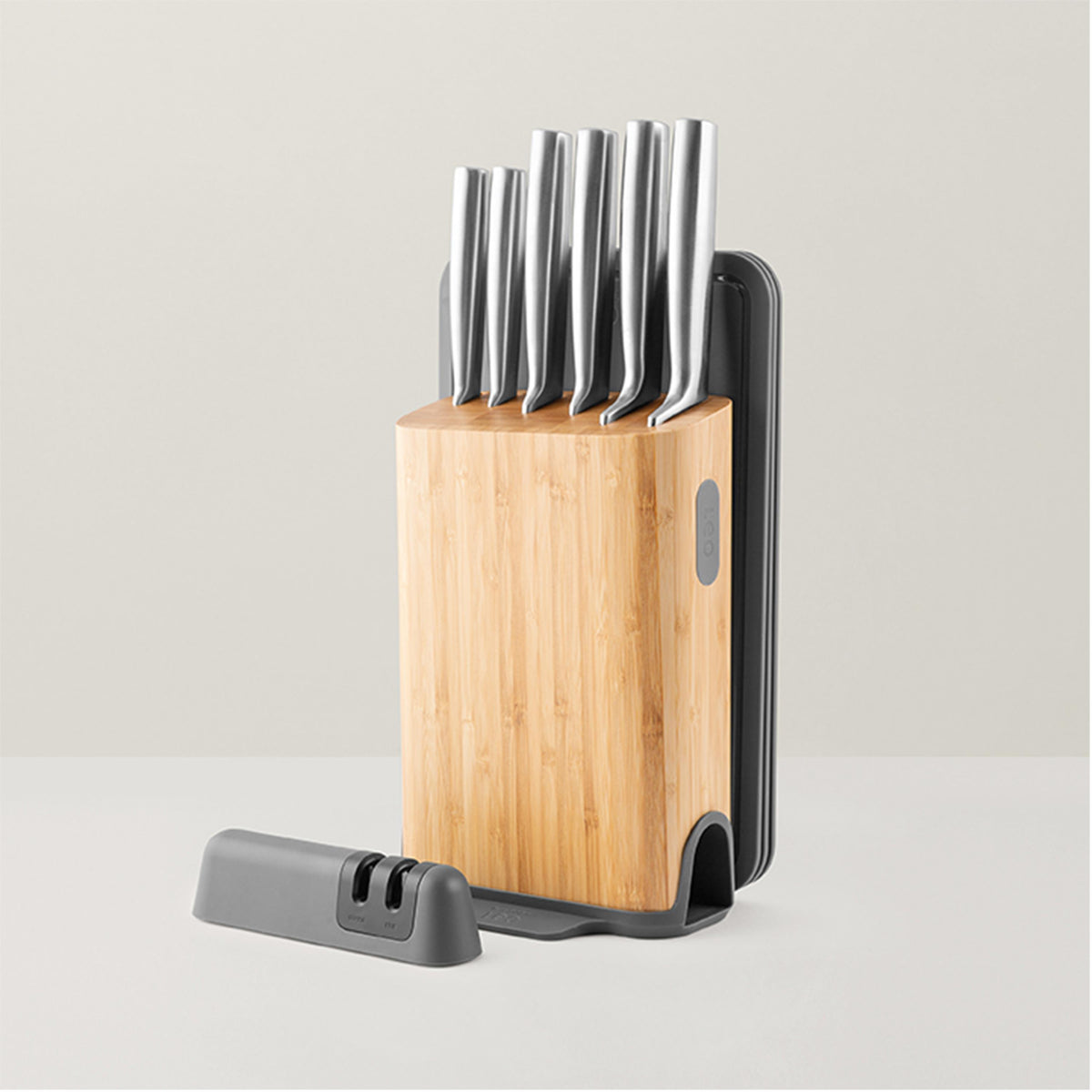 BergHOFF Leo Legacy 11pc SS Knife Block Set with 3 Cutting Boards & Built-in Sharpener