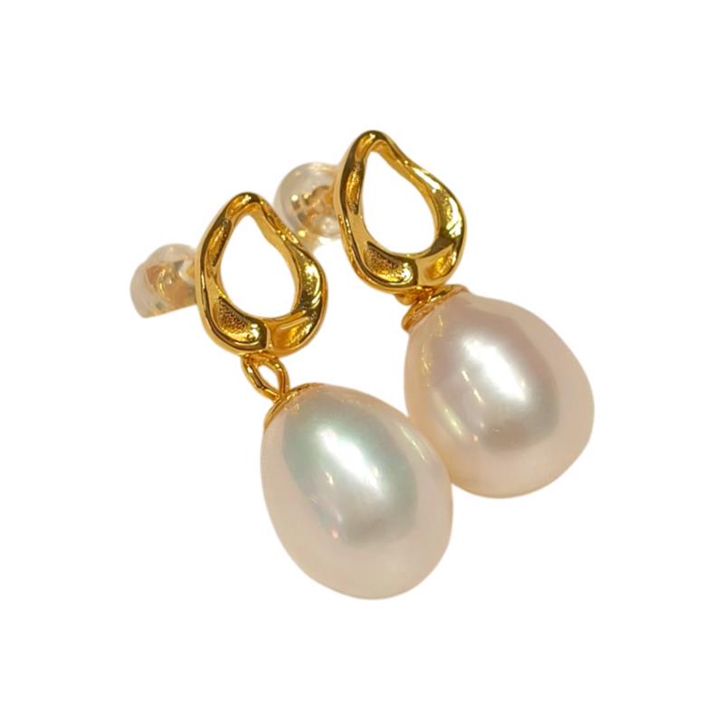 Completely Bella Gold Teardrop Pearl Earrings