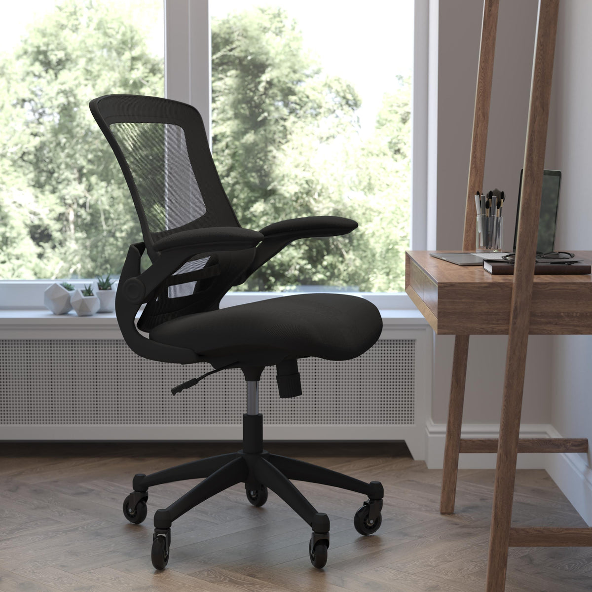 Flash Furniture Ergonomic Swivel Task Chair with Roller Wheels & Flip Up Arms - Gray Mesh