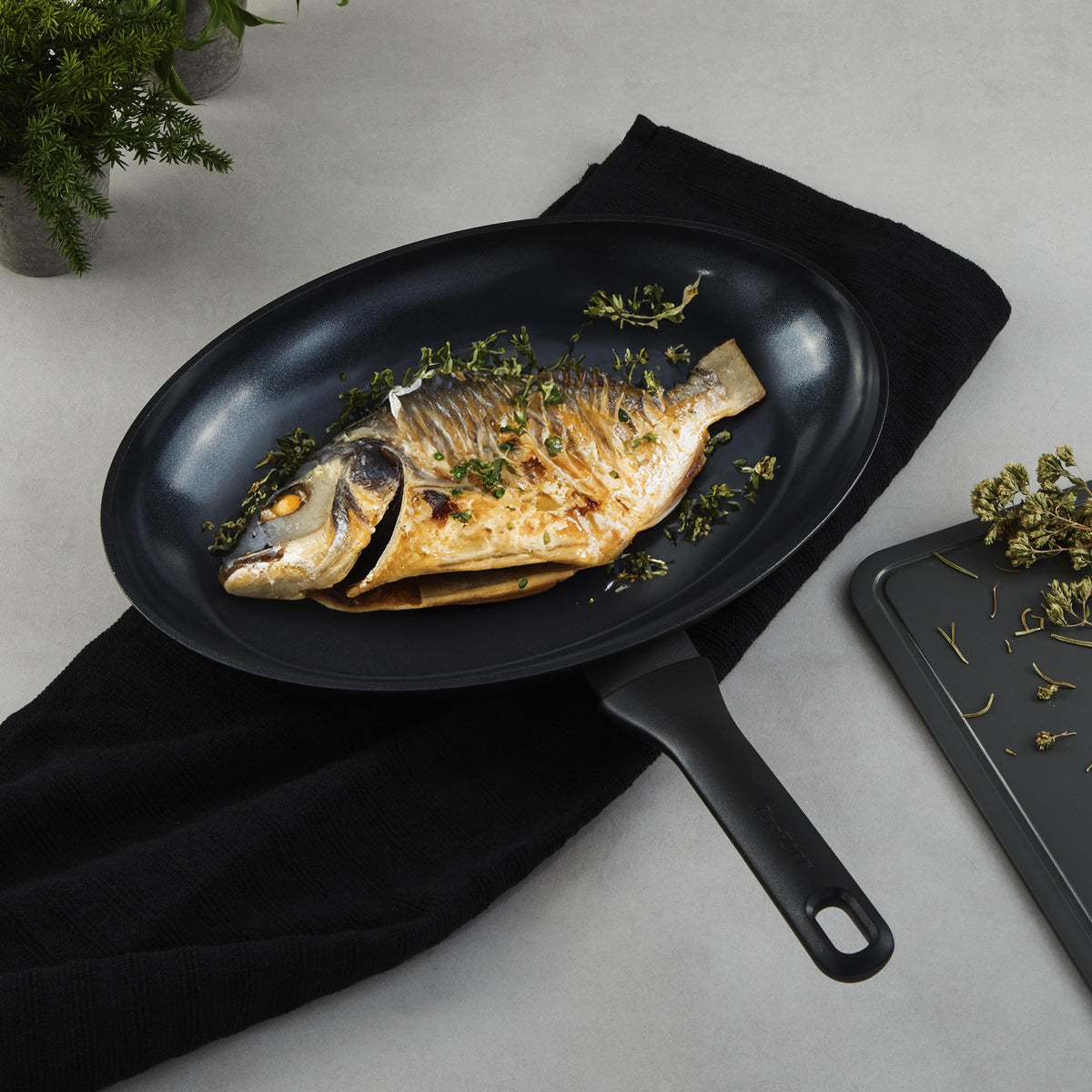 BergHOFF DiNA Helix Non-Stick Recylcled Aluminum Fish Pan, 9.5"