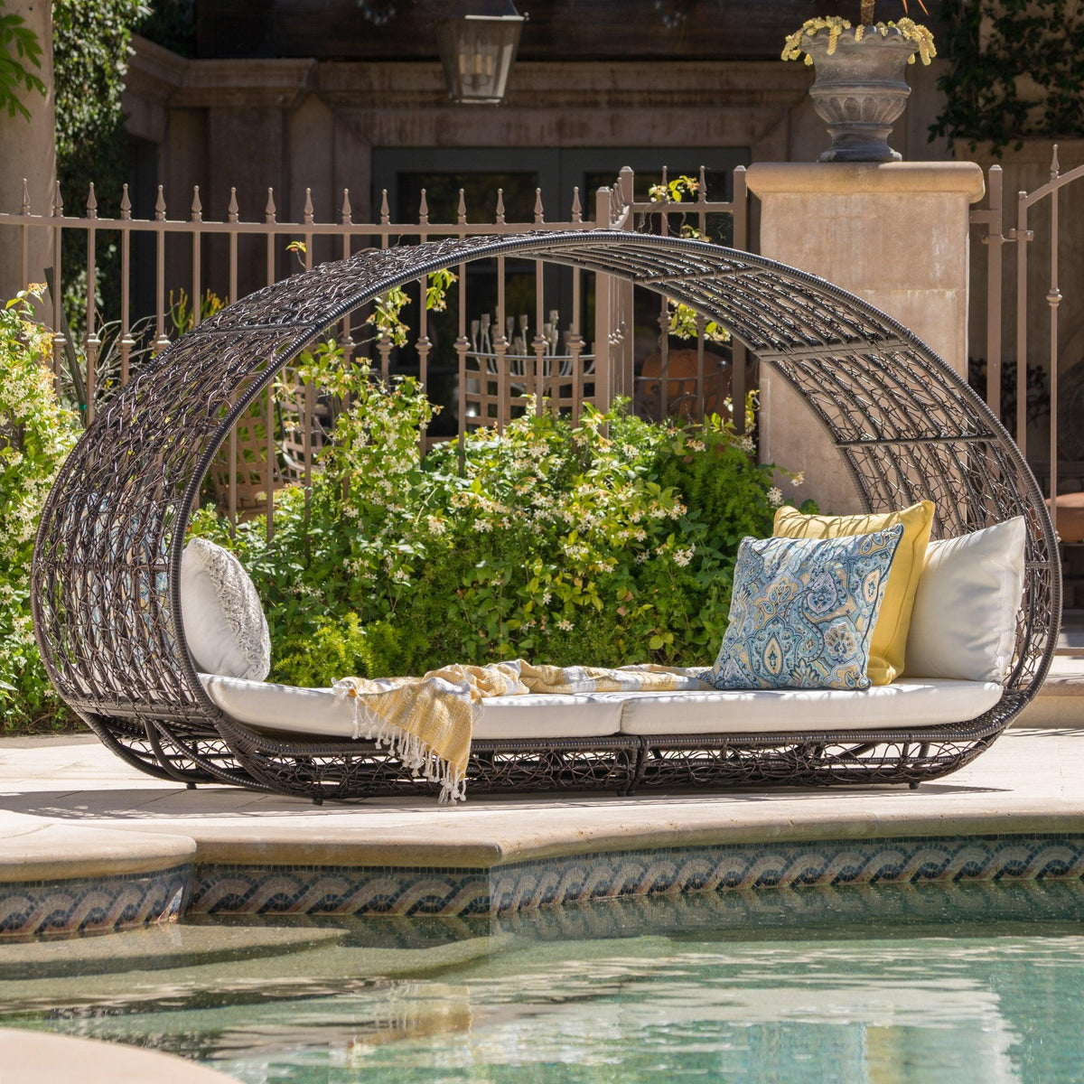 Stark Home Boca Grande Outdoor Wicker Daybed With Wr Cushion