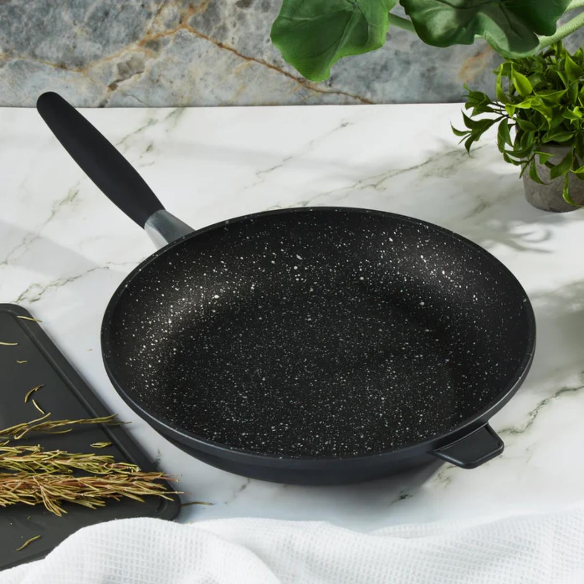 BergHOFF EuroCAST 12.25" Fry Pan