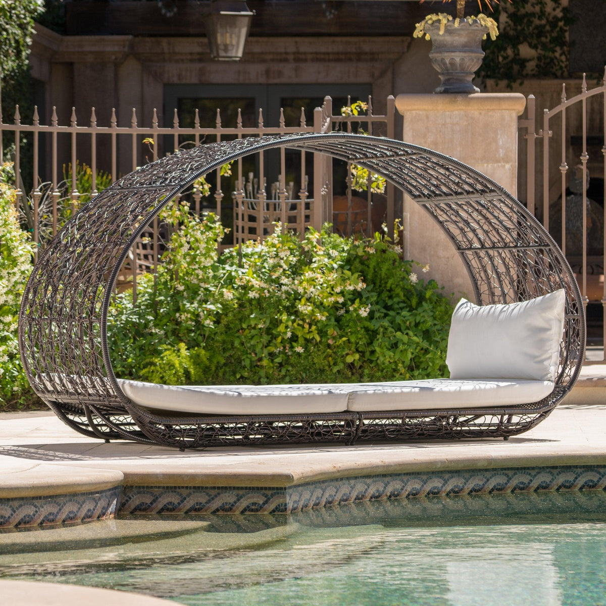 Stark Home Boca Grande Outdoor Wicker Daybed With Wr Cushion